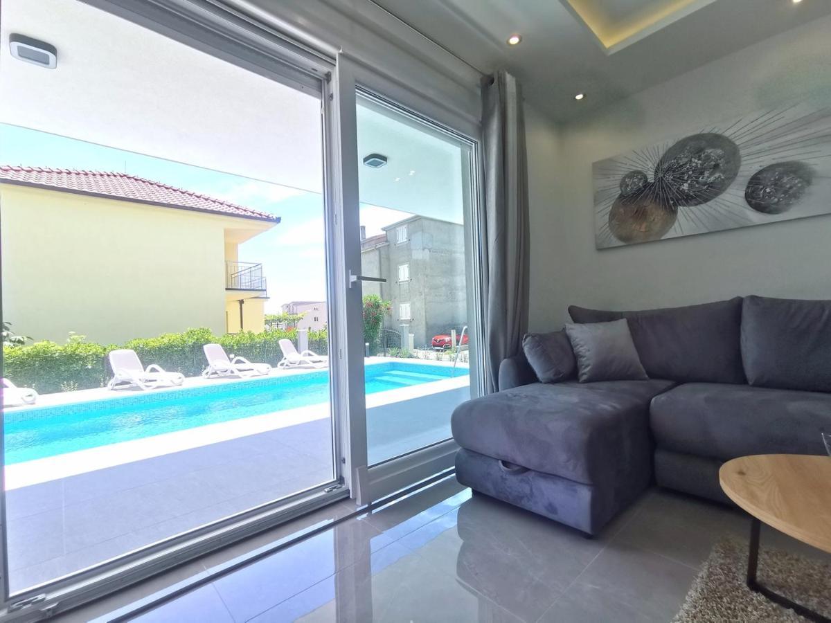 Seka Apartments With A Pool Каштела Екстер'єр фото