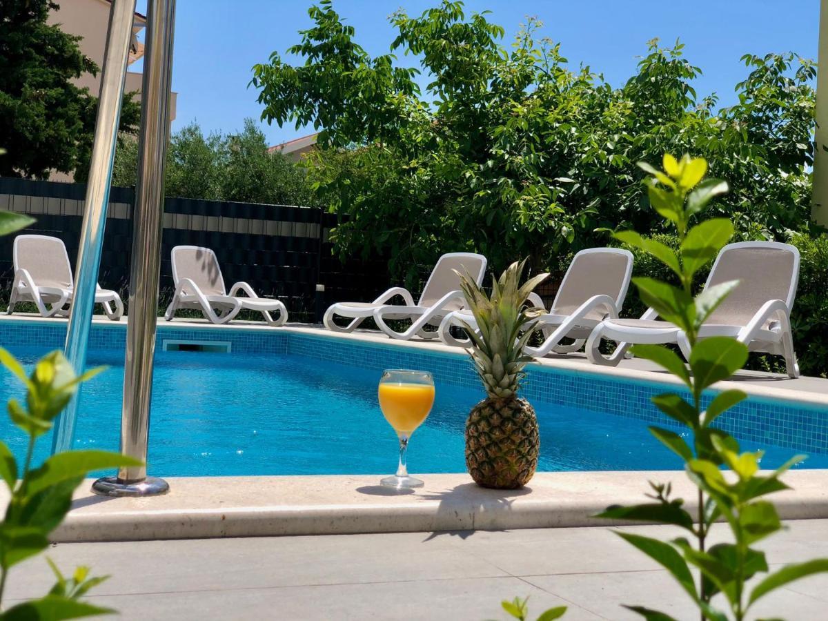 Seka Apartments With A Pool Каштела Екстер'єр фото