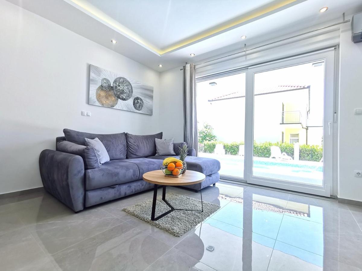 Seka Apartments With A Pool Каштела Екстер'єр фото